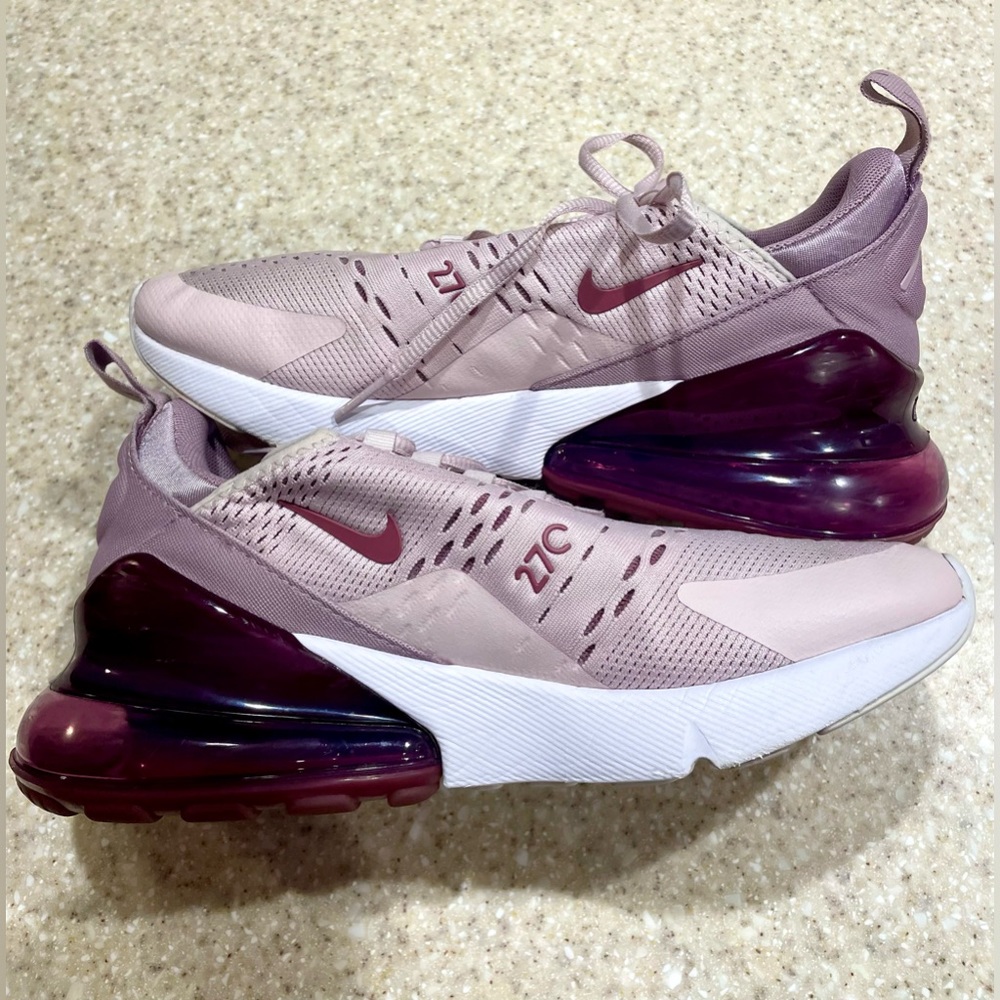 Women’s Nike Air Max 270 size 7